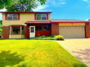 3226 Stonewood Dr, Lansing, MI 48912