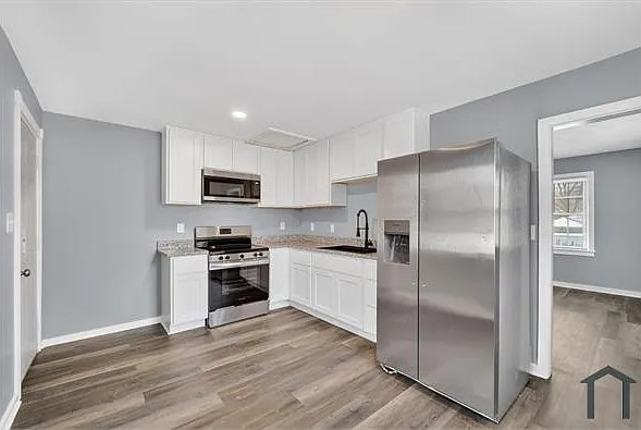 203 N Plymouth Rd NW — Photo 13