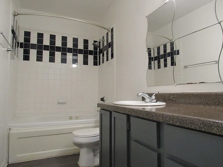 The Metropolis Apartments — Photo 62