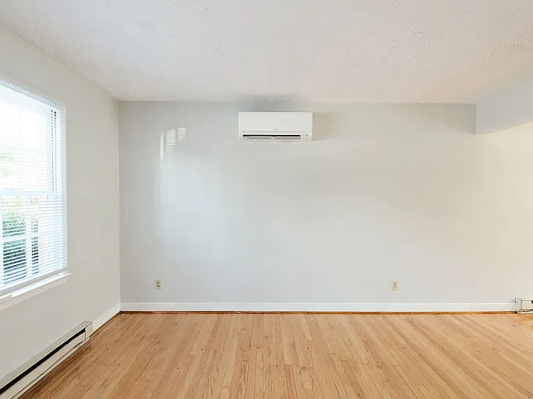 1406 Chesapeake St #B — Photo 5