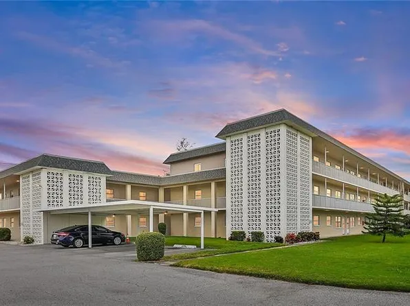 5720 13th Ave N APT 203B, Saint Petersburg, FL 33710