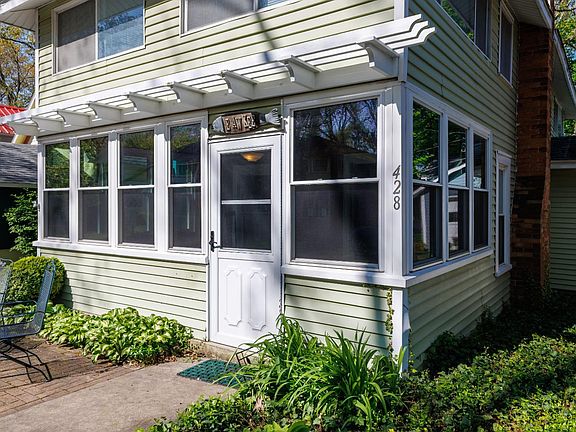 3rd image of 428 Cedar Ave