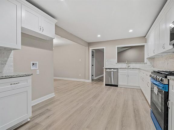 3rd image of 405 Avenue F