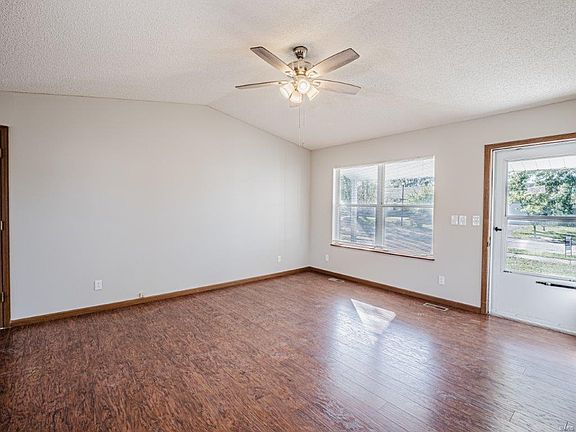 3rd image of 131 Castlewood Dr