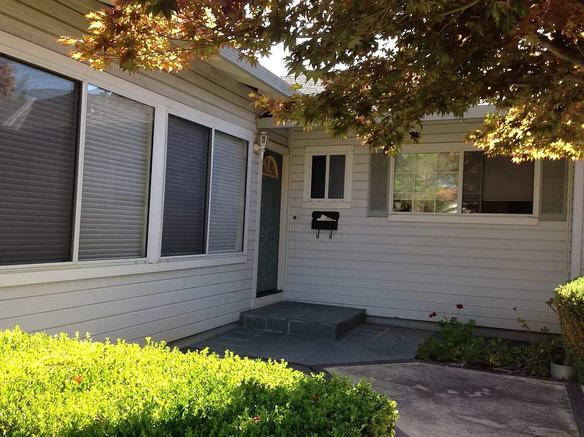 Building Photo - 10401 Cherrytree Ln