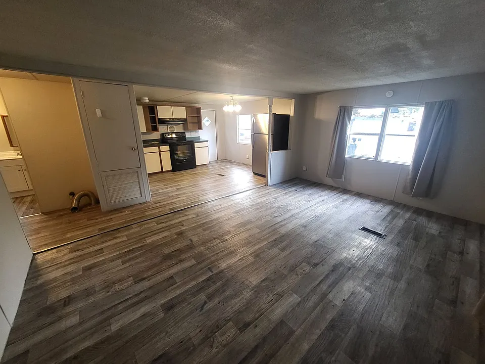 650 SE 128th Ave