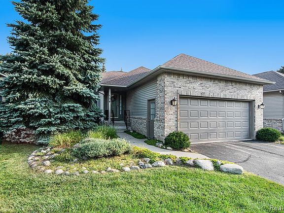 4th image of 136 Creekwood Cir