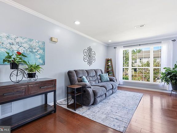 5th image of 10 Larkspur Ct