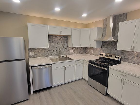 3rd image of 1206 Eisenhower St #3
