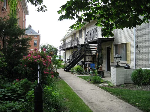 691 S Front St Photo 1