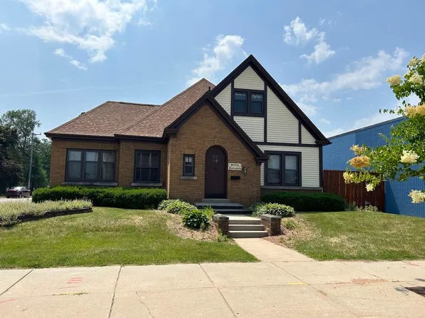 136 E Division St, Shawano, WI 54166