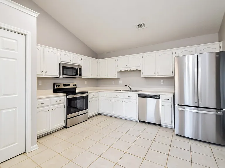 10712 Oak Cir N — Photo 8