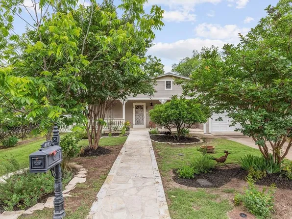 217 W Creek St, Fredericksburg, TX 78624