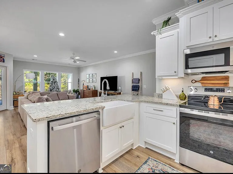 176 Verano St — Photo 21