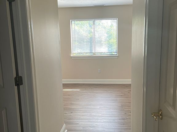 5th image of 3800 Rosemont Blvd #113