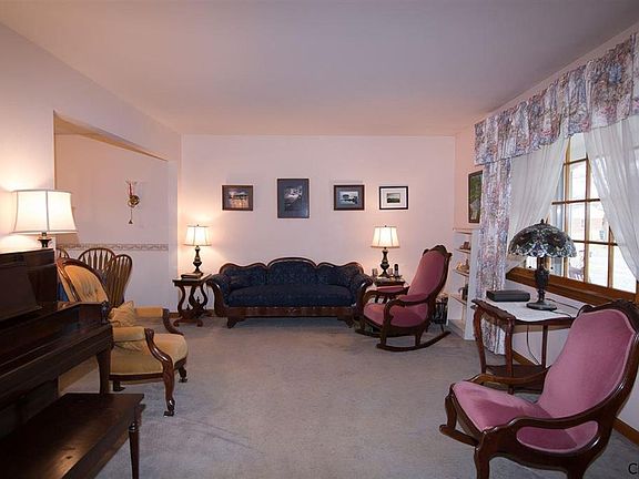 3rd image of 16 Patricia Ln