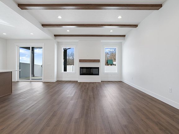 3rd image of 1915 N Donwood Ln