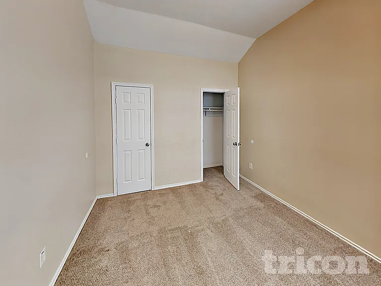 7811 Bluff Trail Dr — Photo 22