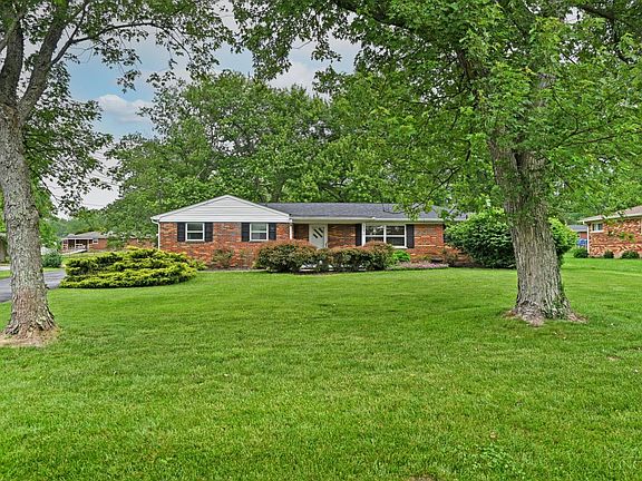 3rd image of 5565 Garrett Dr