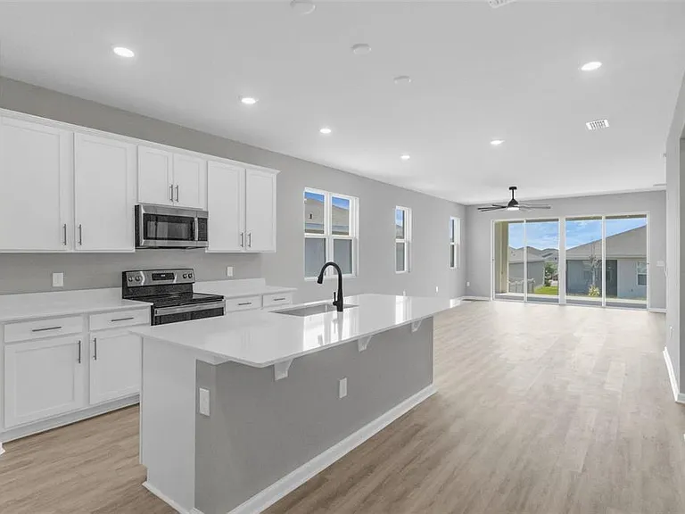819 Ballantyne Dr — Photo 2