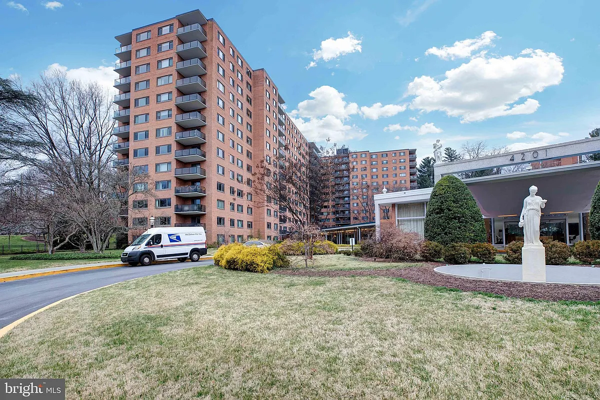 Building Photo - 4201 Cathedral Ave NW #511E