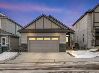18 E Drake Landing St, Okotoks, AB T1S 0P7