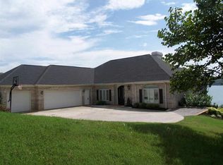 1095 Lake Ridge Dr, Dandridge, TN 37725