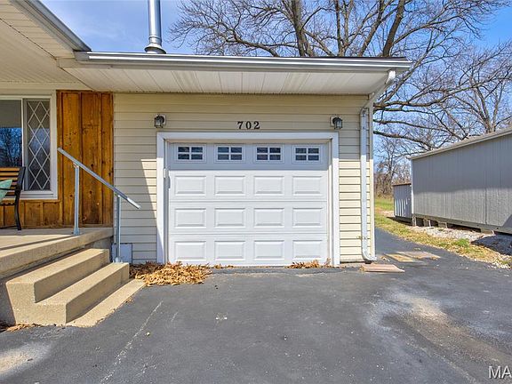 4th image of 702 Ridge Ln