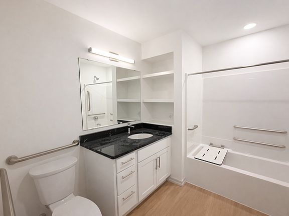 5th image of 2040 Division Ave S #202