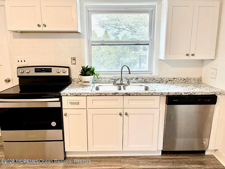 1608 Bay Ave #1 — Photo 7