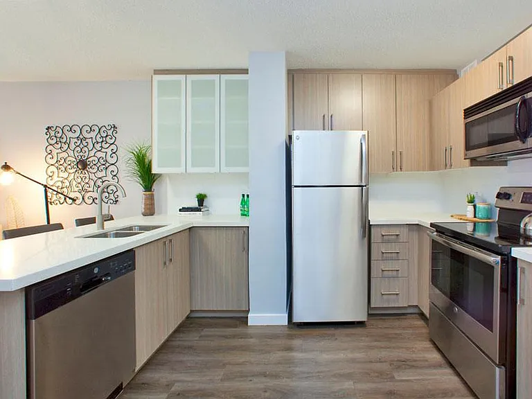 2575 Danforth Ave — Photo 16
