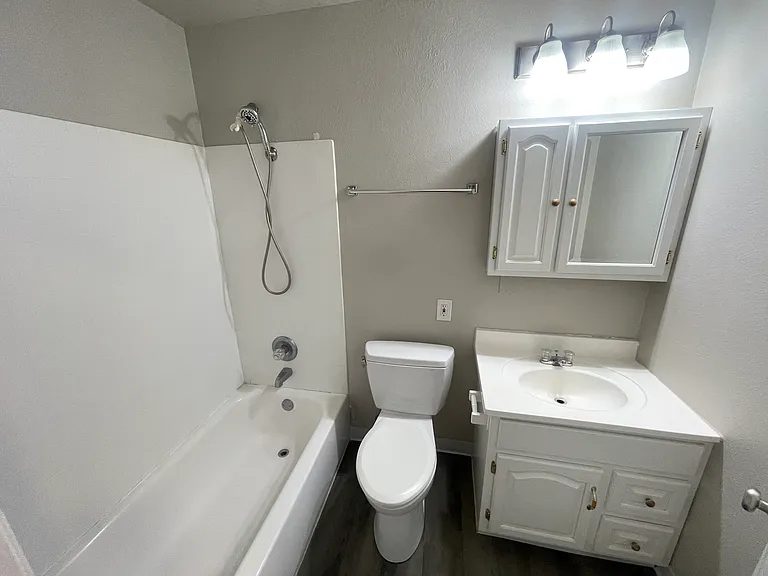 1539 Pratt St — Photo 7