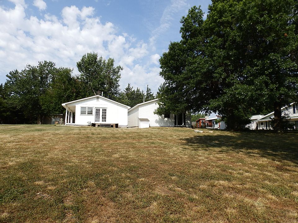 gently sloping lot