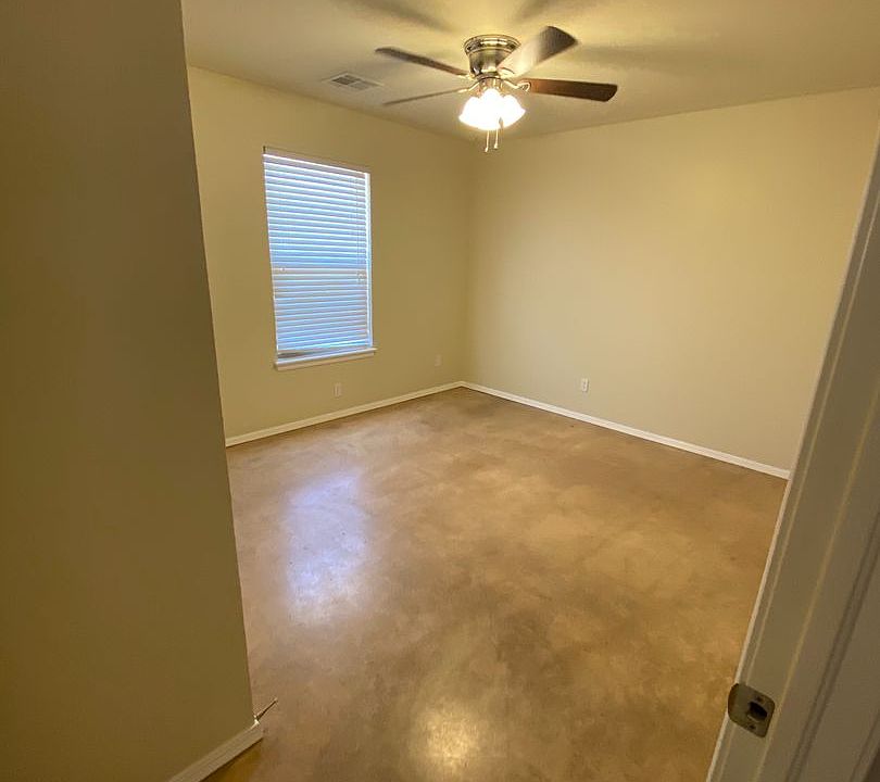 1st image of 2428 N Ellis Dr #100-300