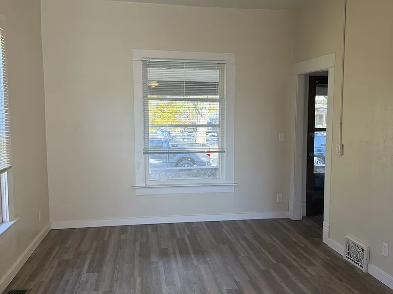 32 Custer Ave #1 — Photo 2