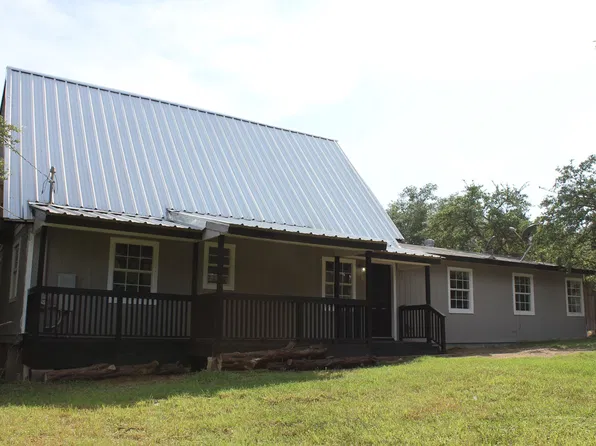 111 Burr Oak Ln, Canyon Lake, TX 78133