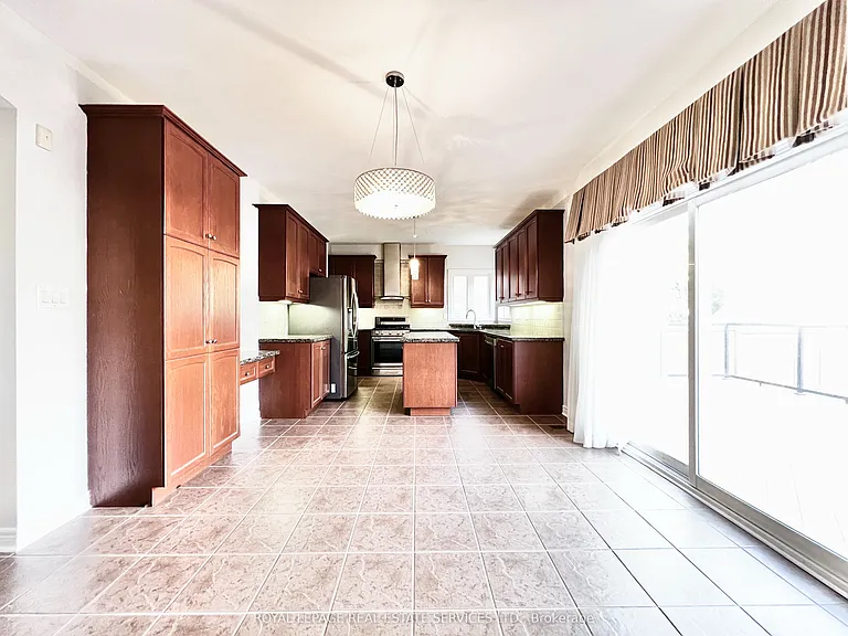 3306 Fox Run Cir — Photo 13
