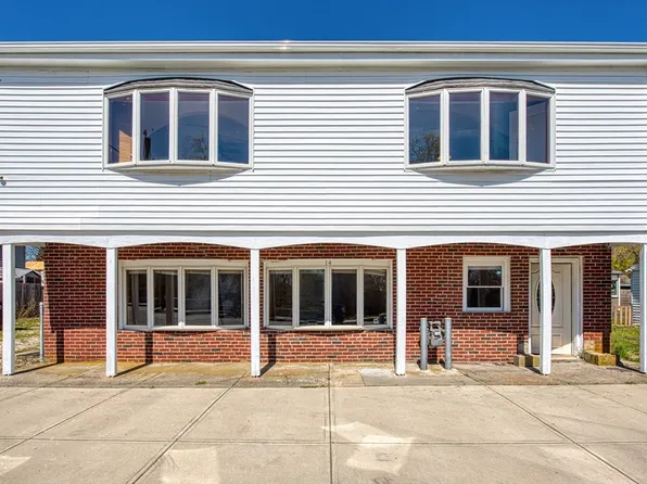 14 Milton St, Dartmouth, MA 02748