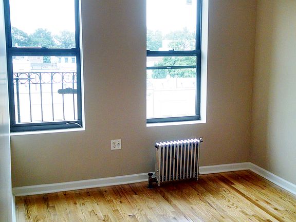 3rd image of 320 Empire Blvd APT 2D