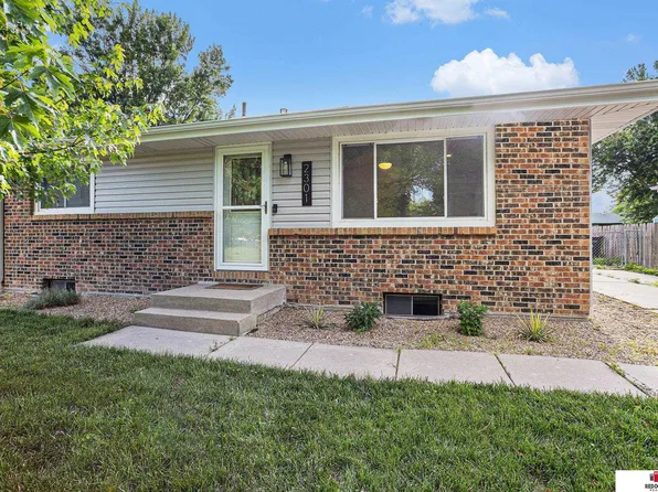 2301 SW 13th St, Lincoln, NE 68522