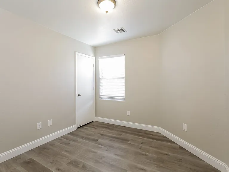 10643 Solar Hawk Ave — Photo 14
