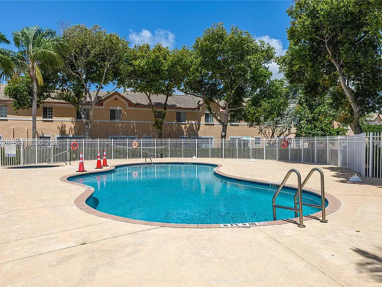 2420 SW 87th Way — Photo 35
