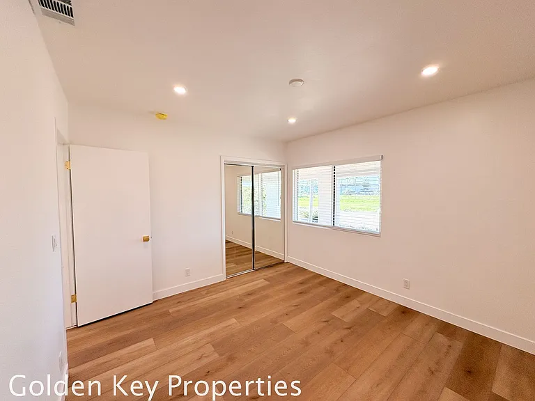 1724 Broadway St #A — Photo 8