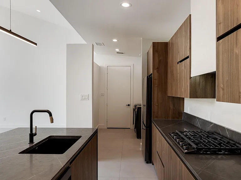 1502 Primrose St — Photo 15
