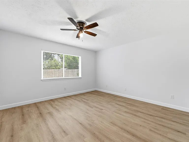 9607 Kemp Forest Dr — Photo 18