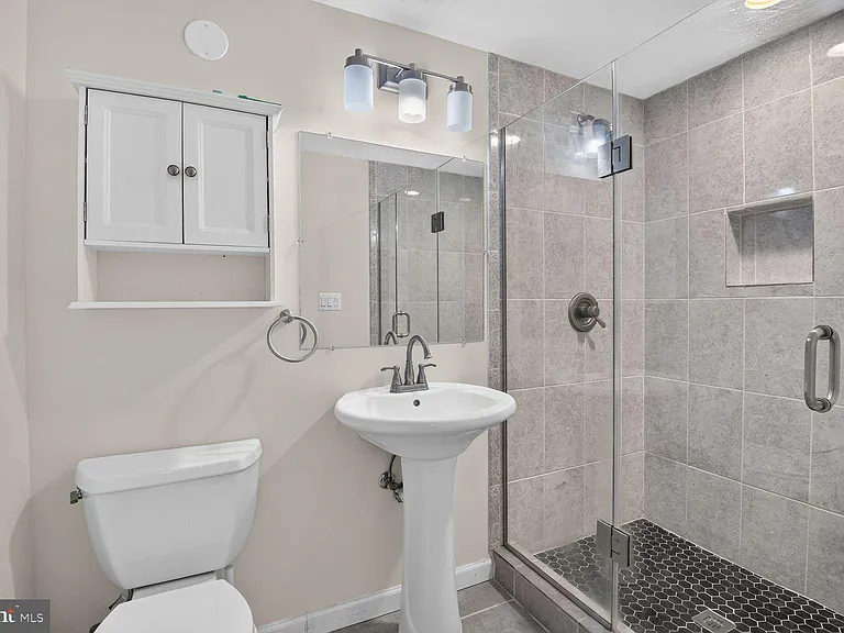 13828 Travilah Rd — Photo 47