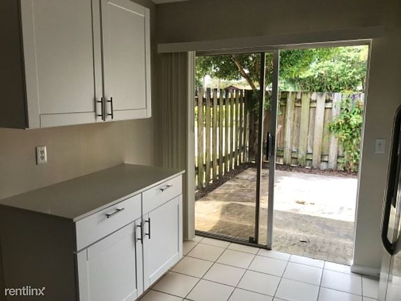 5th image of 2366 Sunset Dr