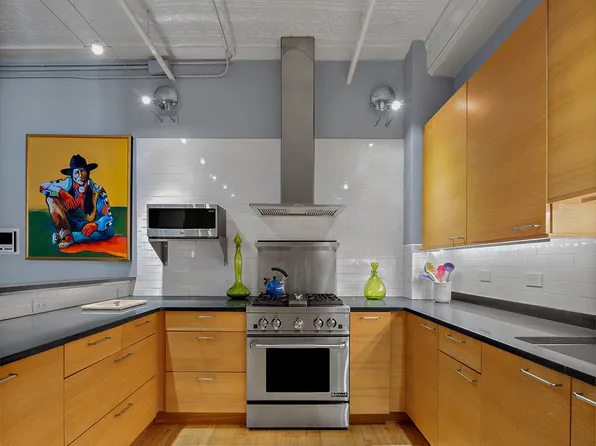 107 West 25th Street image 2 of 12