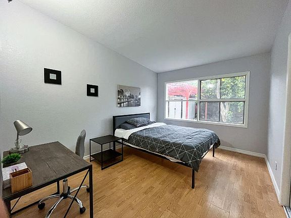 4th image of 2423 Illinois St