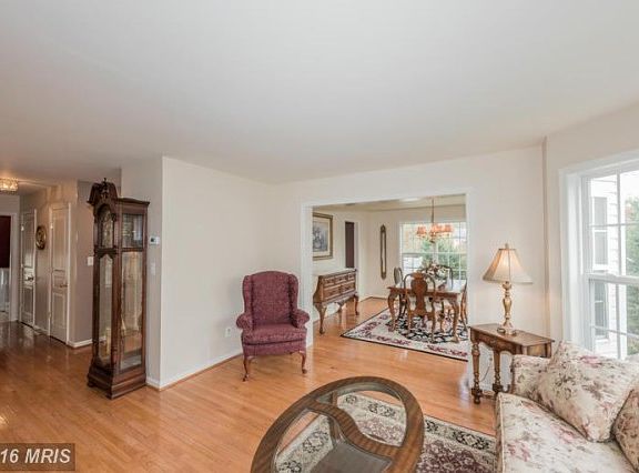 4th image of 9682 Maryland Ave